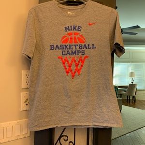 Men’s large athletic cut Nike basketball short sleeve Tshirt